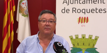 Llopis critica el llaç groc a l’escenari del Tradicionàrius a Roquetes: ‘Un símbol feixista català’