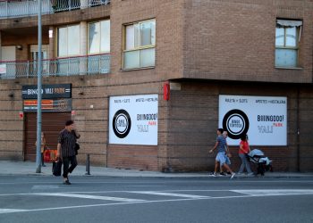 Una dona morta i un ferit en un robatori amb arma de foc en un bingo de Tortosa