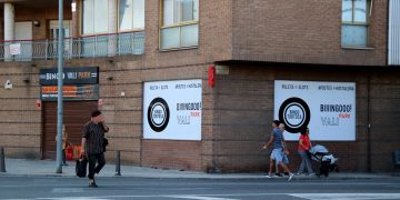 Una dona morta i un ferit en un robatori amb arma de foc en un bingo de Tortosa