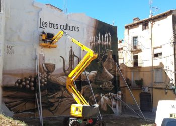 Així és el primer dels cinc murals sobre les cultures de Tortosa, al barri de Sant Jaume