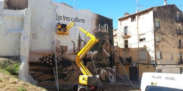 Així és el primer dels cinc murals sobre les cultures de Tortosa, al barri de Sant Jaume