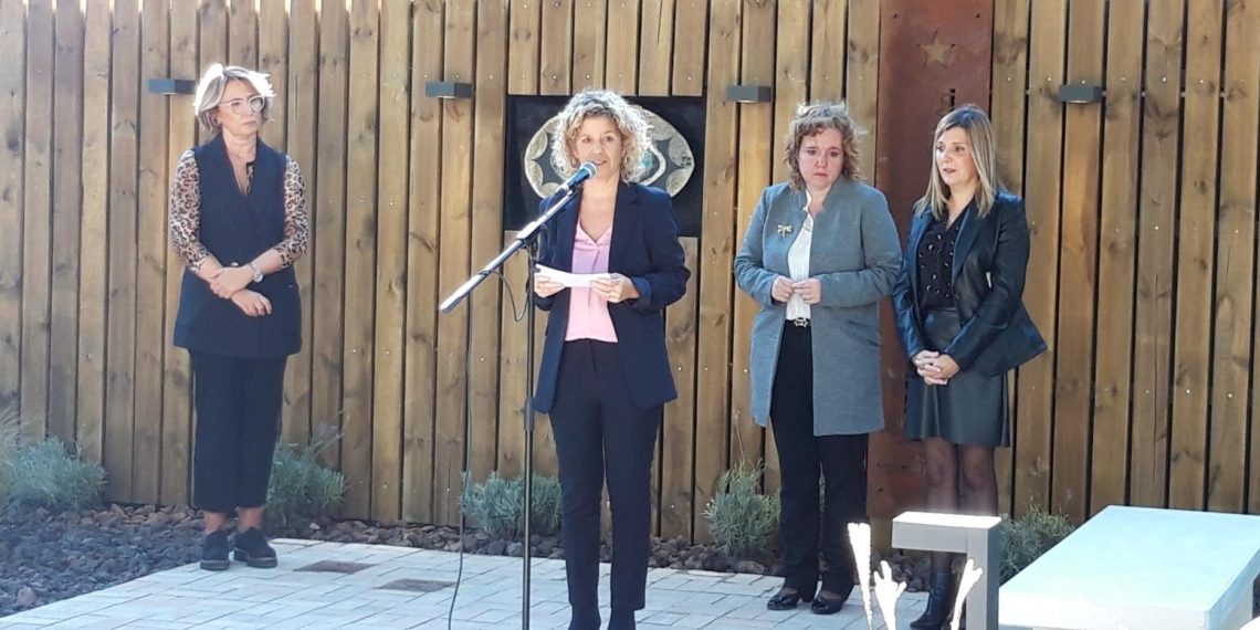 Tortosa inaugura un nou espai al cementiri per a les famílies que han perdut un nadó