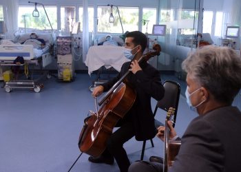 Concerts en directe per als pacients oncològics i d’hemodiàlisi de l’Hospital de la Santa Creu de Jesús