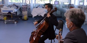 Concerts en directe per als pacients oncològics i d’hemodiàlisi de l’Hospital de la Santa Creu de Jesús