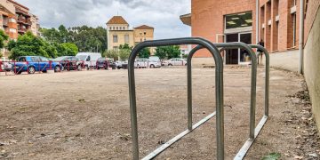 Estos són alguns del centenar de nous aparcaments per a bicicletes de Tortosa