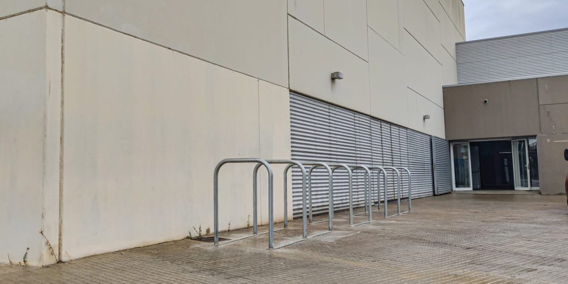Estos són alguns del centenar de nous aparcaments per a bicicletes de Tortosa