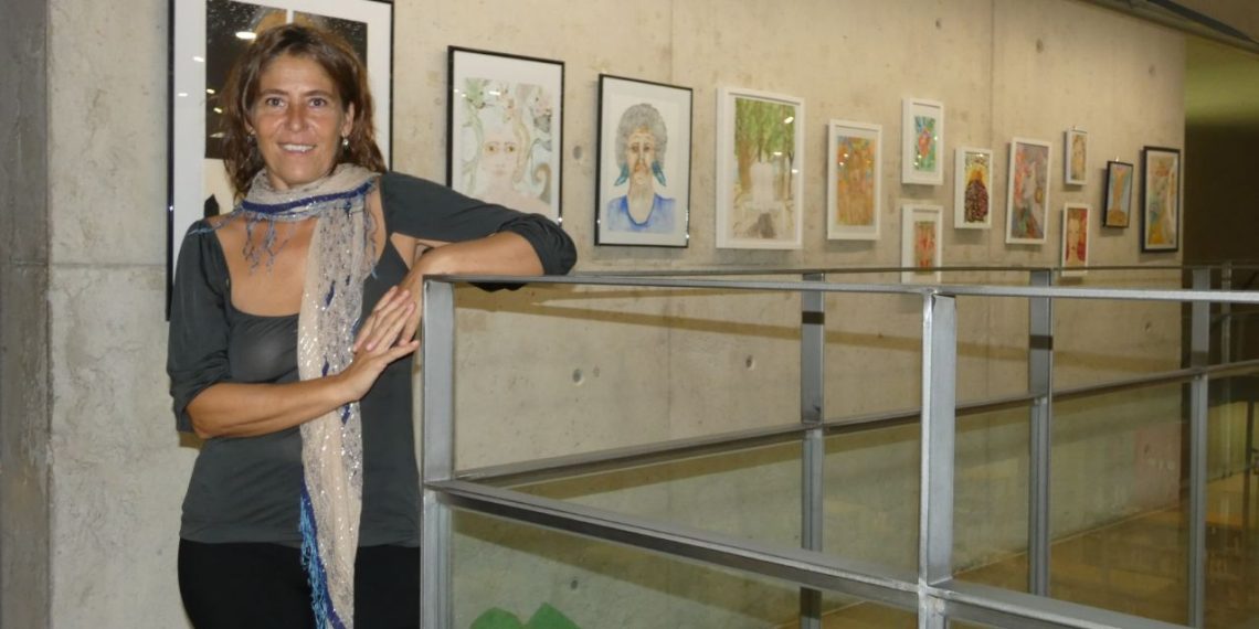 Estela Alcaide, aquarel·les terapèutiques i feministes