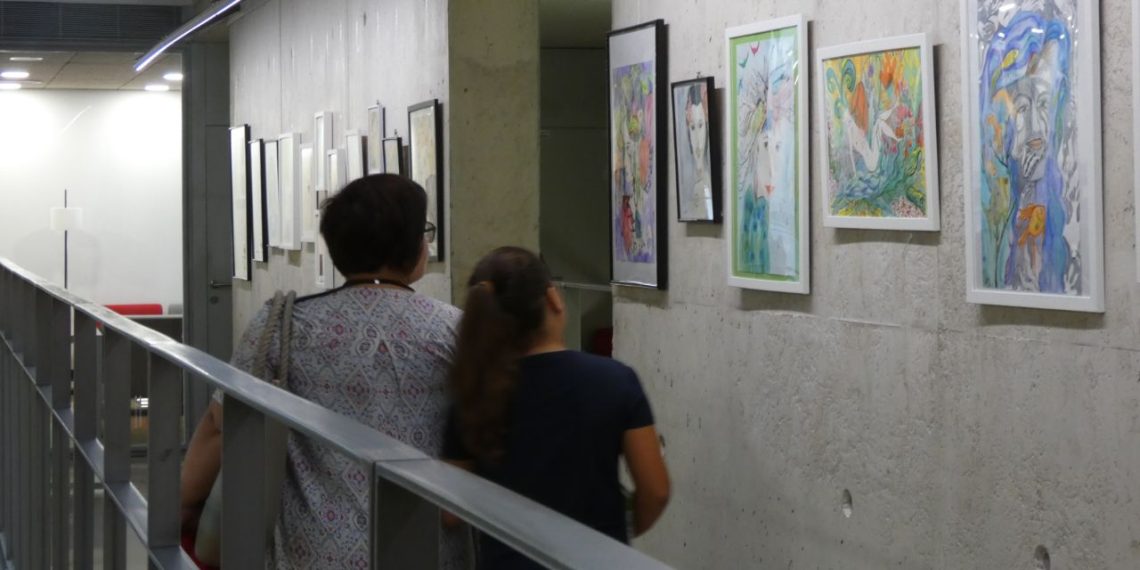 Estela Alcaide, aquarel·les terapèutiques i feministes