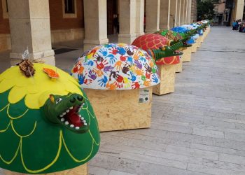 Les escoles de Tortosa reinterpreten la cucafera amb la intervenció artística QKart
