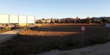 Tortosa tanca la compra dels terrenys on es construirà la nova pista d’atletisme, a Jesús