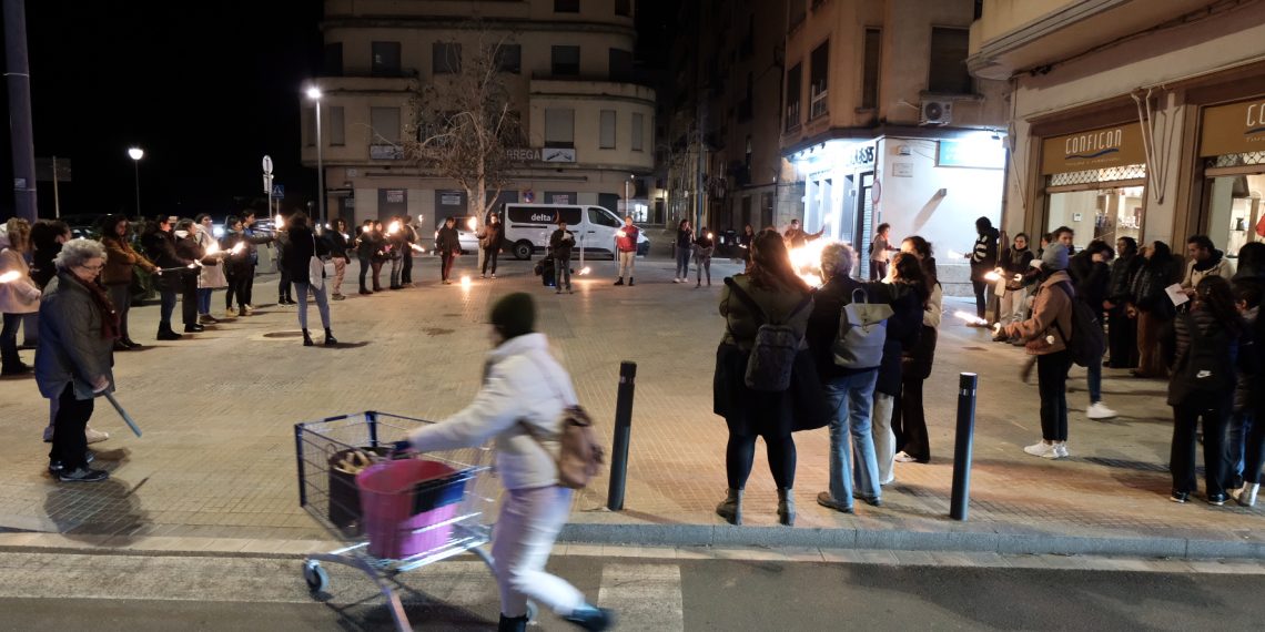[#Fotogaleria] Les millors imatges de la Marxa de Torxes del 25-N a Tortosa