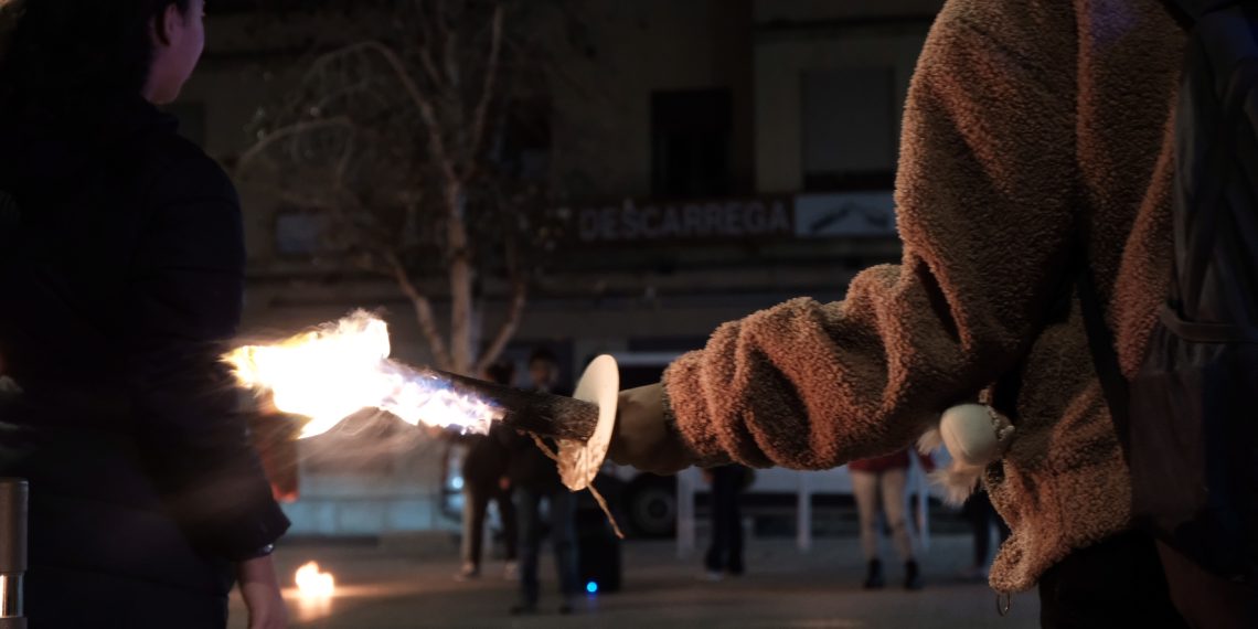 [#Fotogaleria] Les millors imatges de la Marxa de Torxes del 25-N a Tortosa