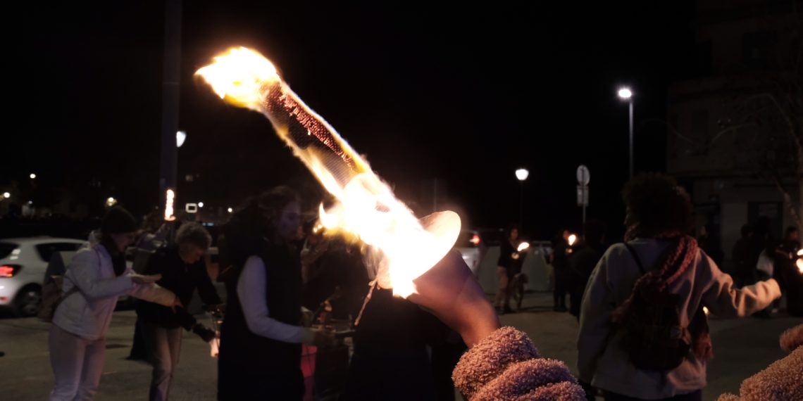 [#Fotogaleria] Les millors imatges de la Marxa de Torxes del 25-N a Tortosa