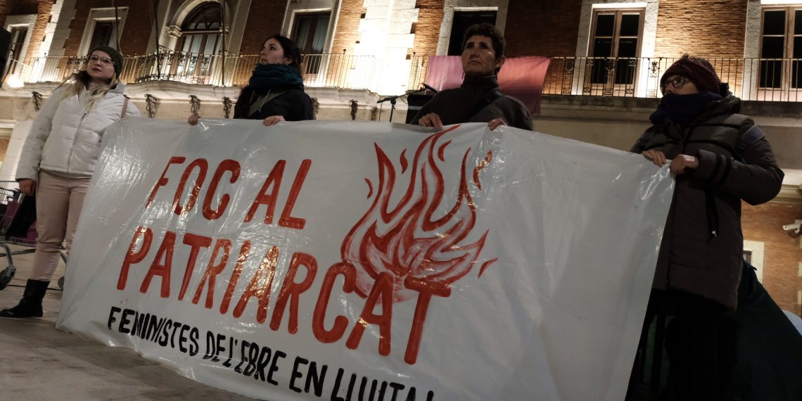 [#Fotogaleria] Les millors imatges de la Marxa de Torxes del 25-N a Tortosa