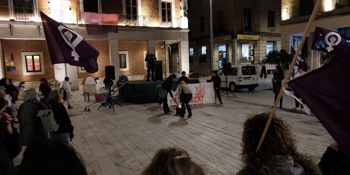 [#Fotogaleria] Les millors imatges de la Marxa de Torxes del 25-N a Tortosa