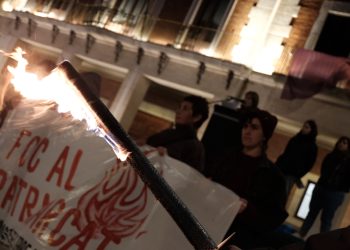 [#Fotogaleria] Les millors imatges de la Marxa de Torxes del 25-N a Tortosa