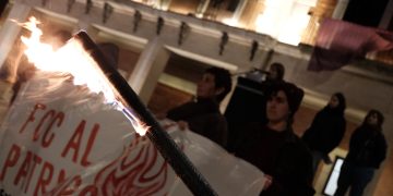 [#Fotogaleria] Les millors imatges de la Marxa de Torxes del 25-N a Tortosa