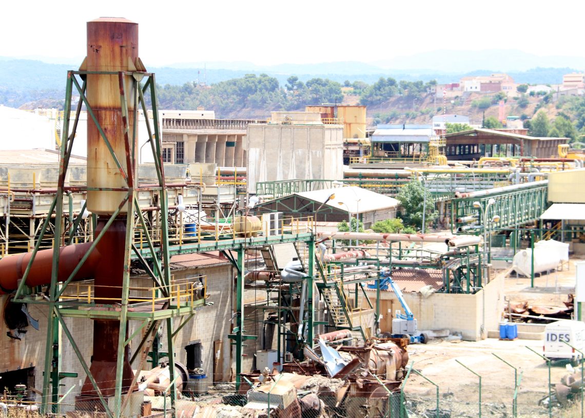 El comitè d’Ercros lamenta que l’empresa no ha volgut invertir a Flix i ha permès ‘la decadència’ de la planta