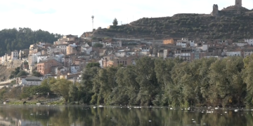 Investiguen l’origen de l’escuma que ha aparegut al riu Ebre a l’altura d’Ascó