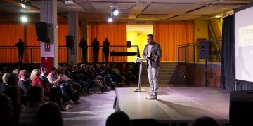 Enlairem passa comptes amb la ciutadania de Deltebre amb una assemblea oberta