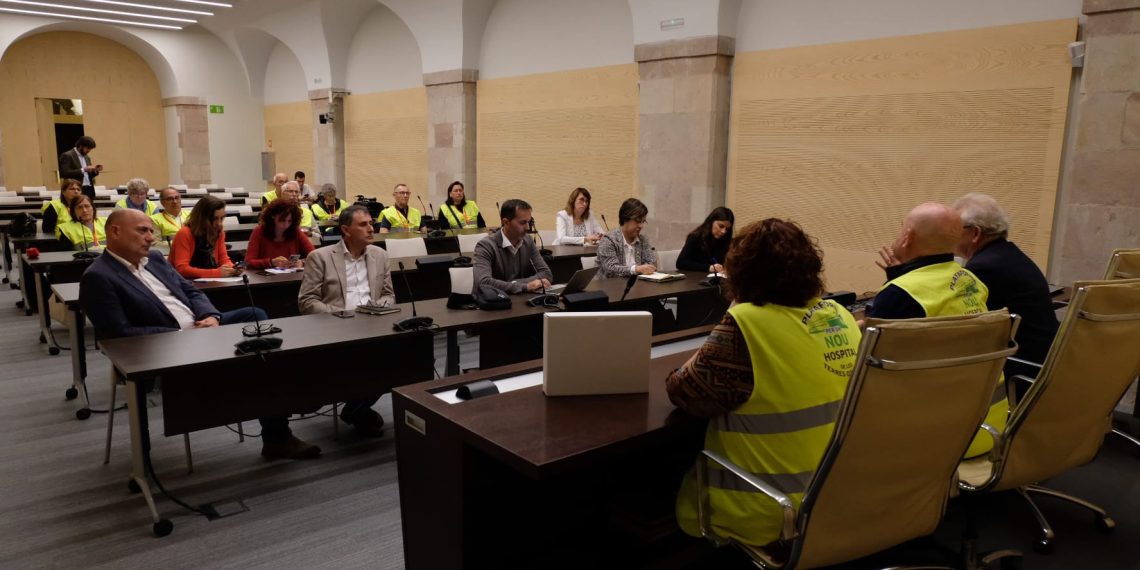 [#Fotogaleria] La plataforma registra al Parlament les 22.000 signatures per un nou hospital a les Terres de l’Ebre