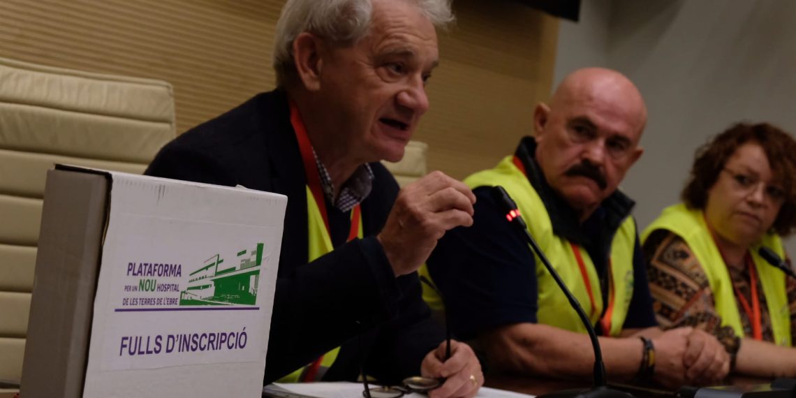 [#Fotogaleria] La plataforma registra al Parlament les 22.000 signatures per un nou hospital a les Terres de l’Ebre