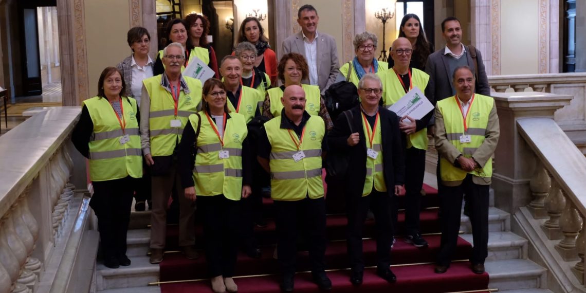 [#Fotogaleria] La plataforma registra al Parlament les 22.000 signatures per un nou hospital a les Terres de l’Ebre