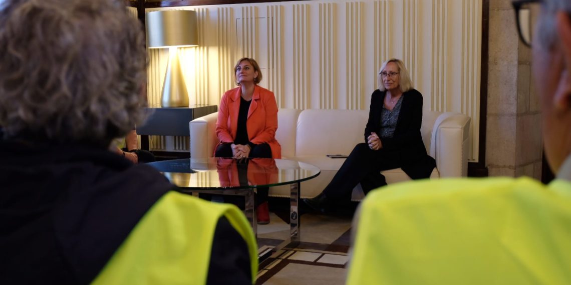 [#Fotogaleria] La plataforma registra al Parlament les 22.000 signatures per un nou hospital a les Terres de l’Ebre