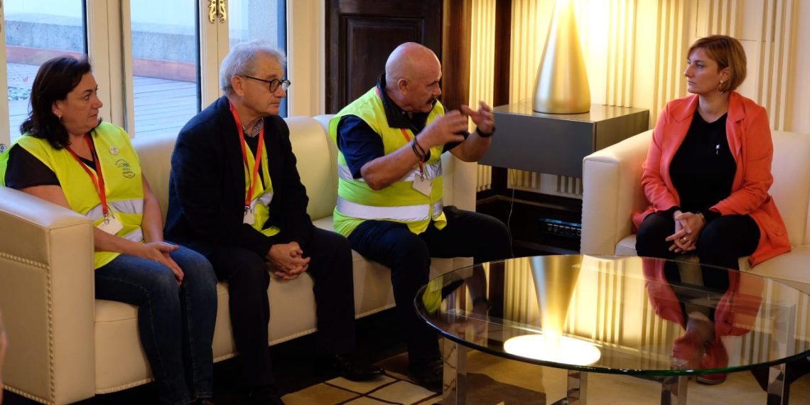 [#Fotogaleria] La plataforma registra al Parlament les 22.000 signatures per un nou hospital a les Terres de l’Ebre