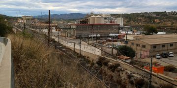 Ercros reubicarà treballadors de Flix en altres centres i mantindrà nou empleats vigilant el complex químic