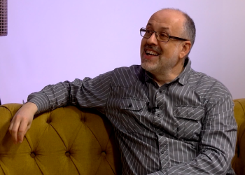 ‘Hi entra de puntetes la llum’, l’últim poemari amb fotos de Tibau sobre la casa i el cos