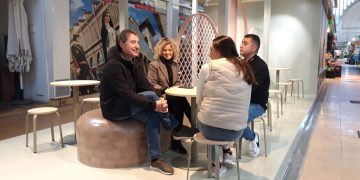 El Mercat de Tortosa estrena ‘illes de tast’ per seure i degustar els productes de les parades