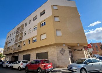 Acord perquè 14 habitatges socials d’Amposta tinguen plaques fotovoltaiques