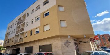 Acord perquè 14 habitatges socials d’Amposta tinguen plaques fotovoltaiques