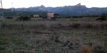 Tramiten instal·lar una central fotvoltaica al Perelló amb més de 57.000 plaques solars