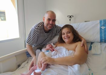 El primer tortosí del 2023 és Magí, fill dels periodistes Núria Caro i Joaquim Domingo