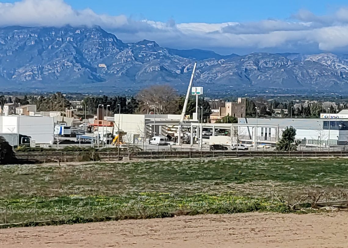 Burger King aixeca una altra nau al costat del seu restaurant als Portals de Tortosa
