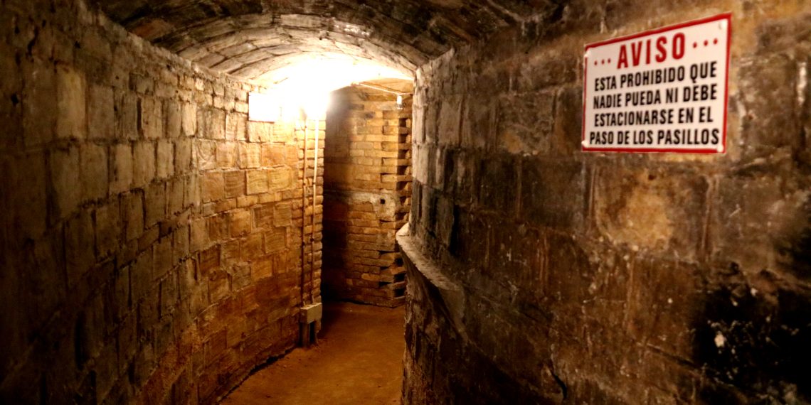 El refugi antiaeri de Tortosa incorpora elements interpretatius per mostrar l’impacte i l’angoixa dels bombardejos