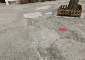 El pati de l’Escola Remolins, en situació crítica