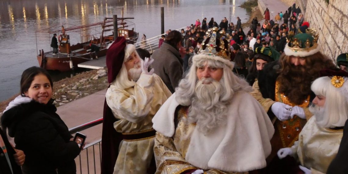 [#Fotogaleria 📸 ] La Cavalcada Màgica dels Reis Mags de Tortosa, des de dins