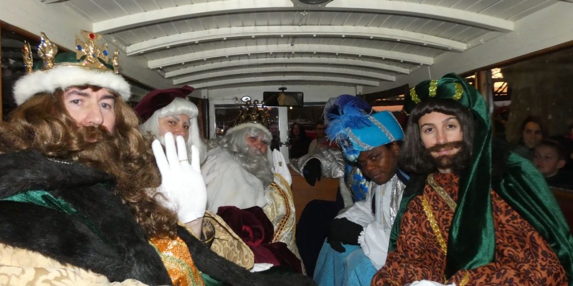 [#Fotogaleria 📸 ] La Cavalcada Màgica dels Reis Mags de Tortosa, des de dins