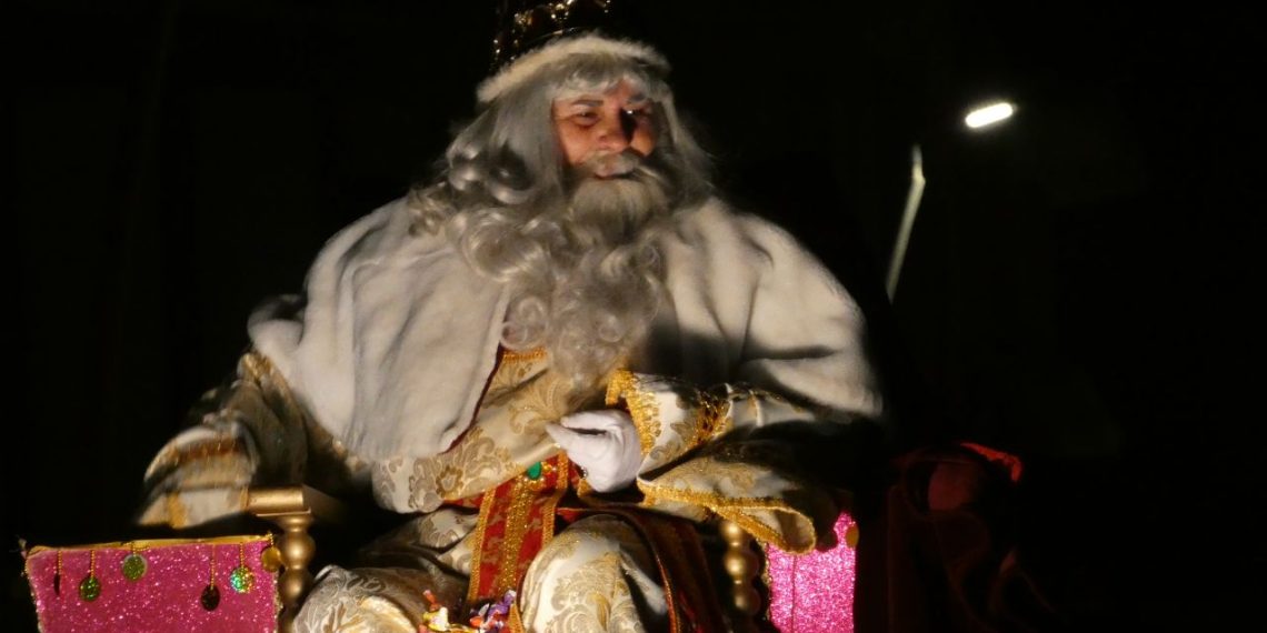 [#Fotogaleria 📸 ] La Cavalcada Màgica dels Reis Mags de Tortosa, des de dins