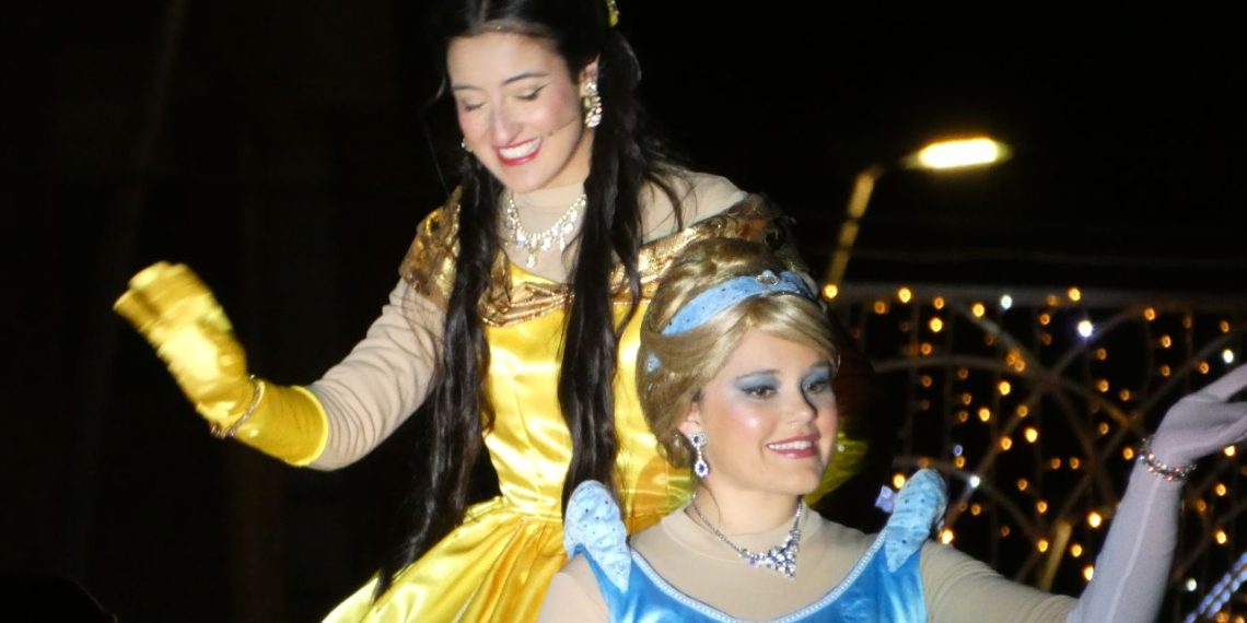 [#Fotogaleria 📸 ] La Cavalcada Màgica dels Reis Mags de Tortosa, des de dins