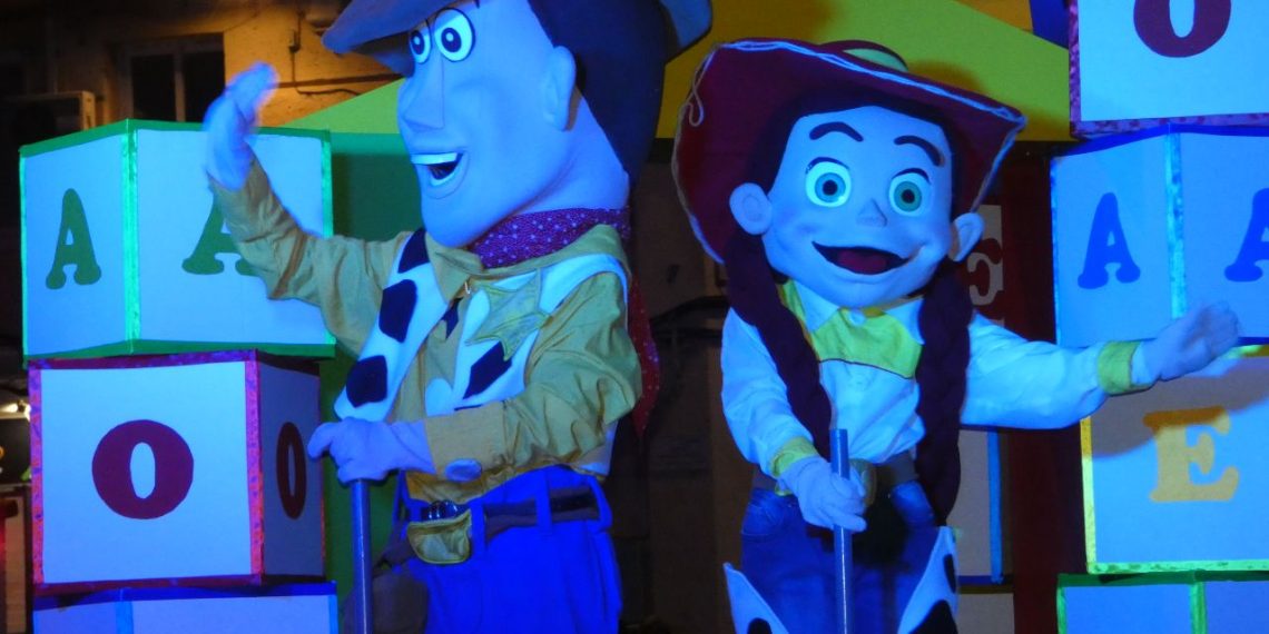 [#Fotogaleria 📸 ] La Cavalcada Màgica dels Reis Mags de Tortosa, des de dins