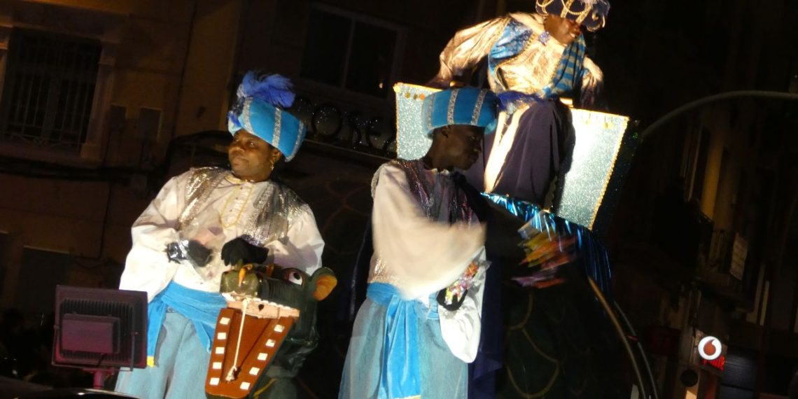 [#Fotogaleria 📸 ] La Cavalcada Màgica dels Reis Mags de Tortosa, des de dins