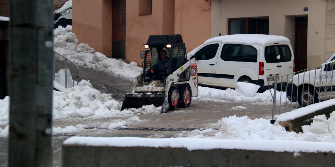 Nevada idíl·lica i amb incidències mínimes a Horta de Sant Joan i Arnes