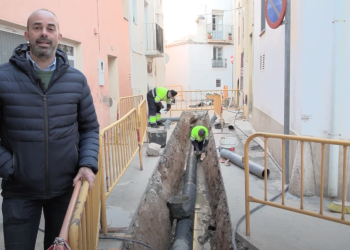 Roquetes canvia tot el clavegueram d’un carrer per un embús provocat per tovalloletes humides