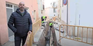 Roquetes canvia tot el clavegueram d’un carrer per un embús provocat per tovalloletes humides