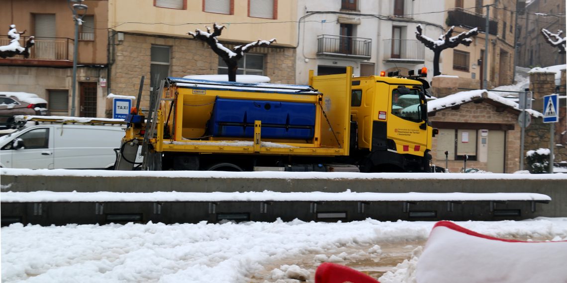 Nevada idíl·lica i amb incidències mínimes a Horta de Sant Joan i Arnes