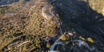 Controlat l’incendi forestal de Tortosa que ha cremat unes 30 hectàrees al Coll de l’Alba